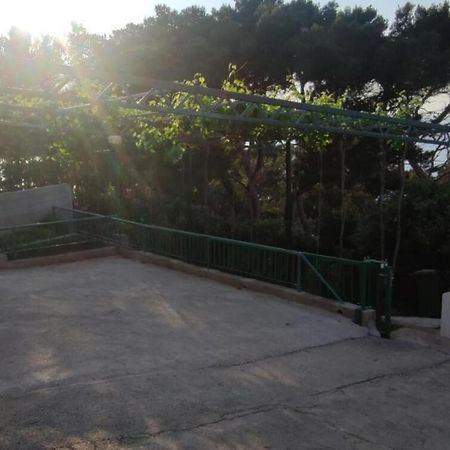 Apartments Vlado - 50M From The Sea Rogac Bagian luar foto