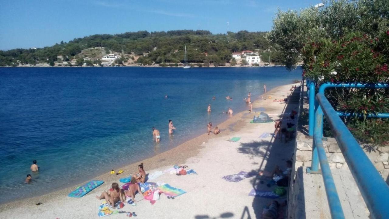 Apartments Vlado - 50M From The Sea Rogac Bagian luar foto