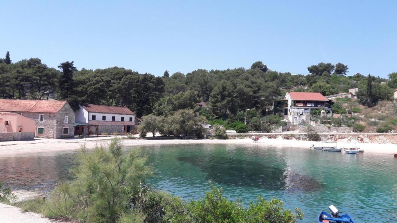Apartments Vlado - 50M From The Sea Rogac Bagian luar foto